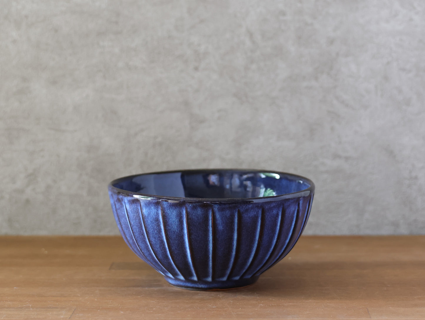 Beveled rice bowl