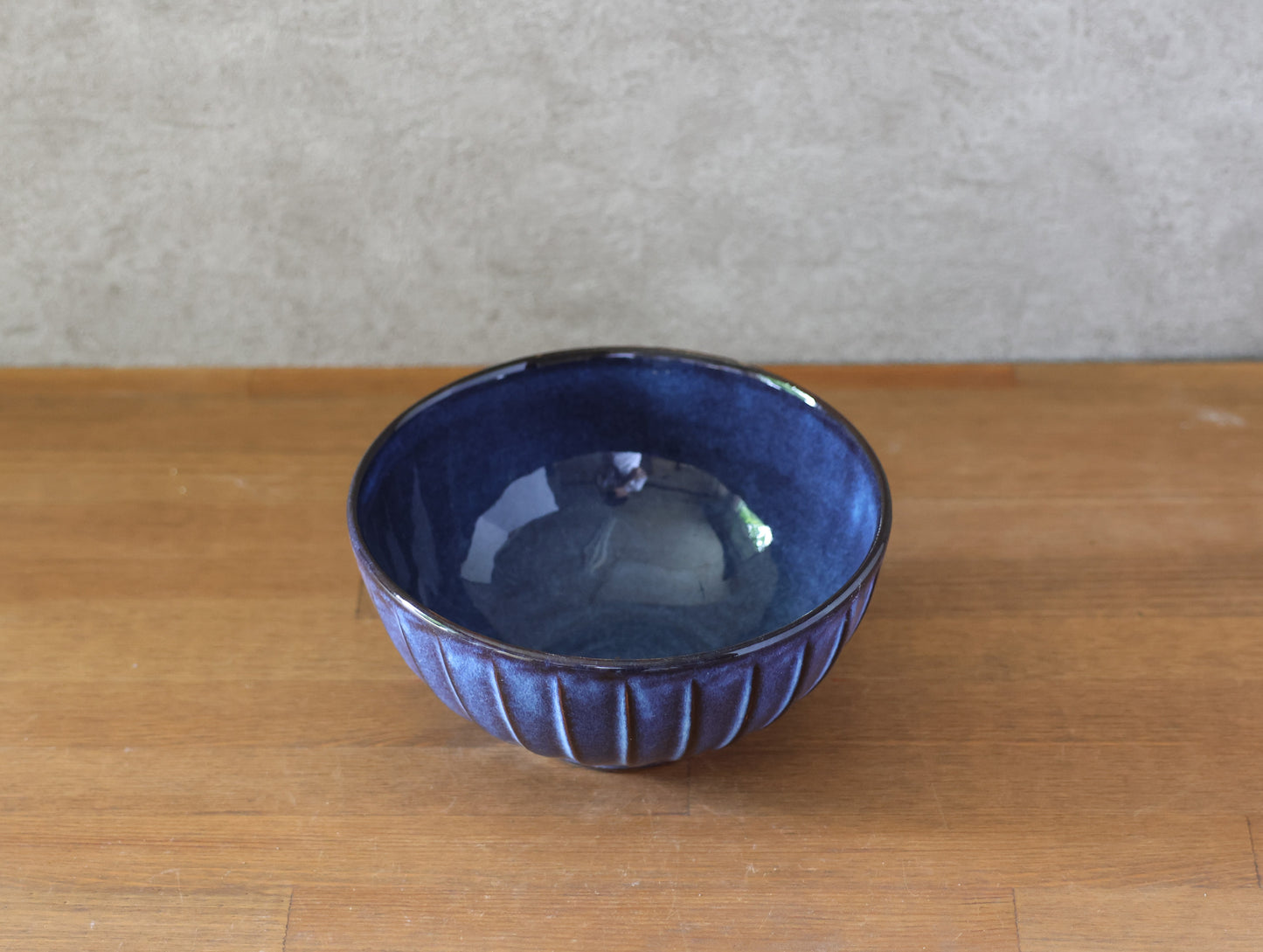 Beveled rice bowl