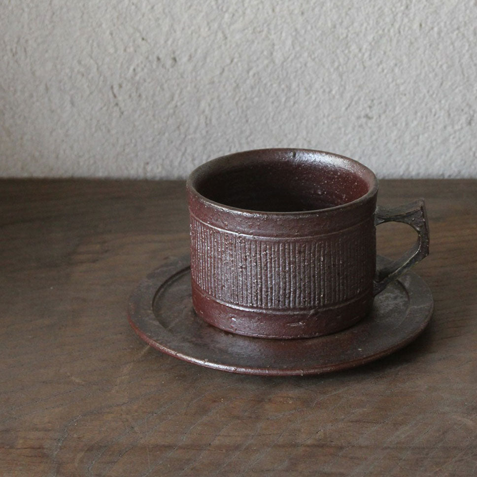 Cup and saucer (comb pattern)