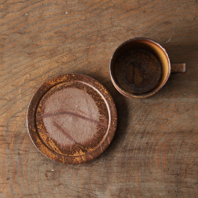 Cup and saucer (comb pattern)