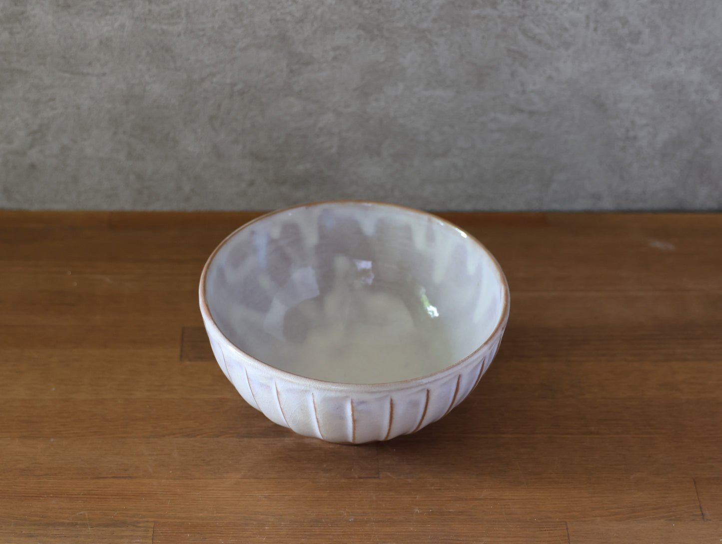 Beveled rice bowl