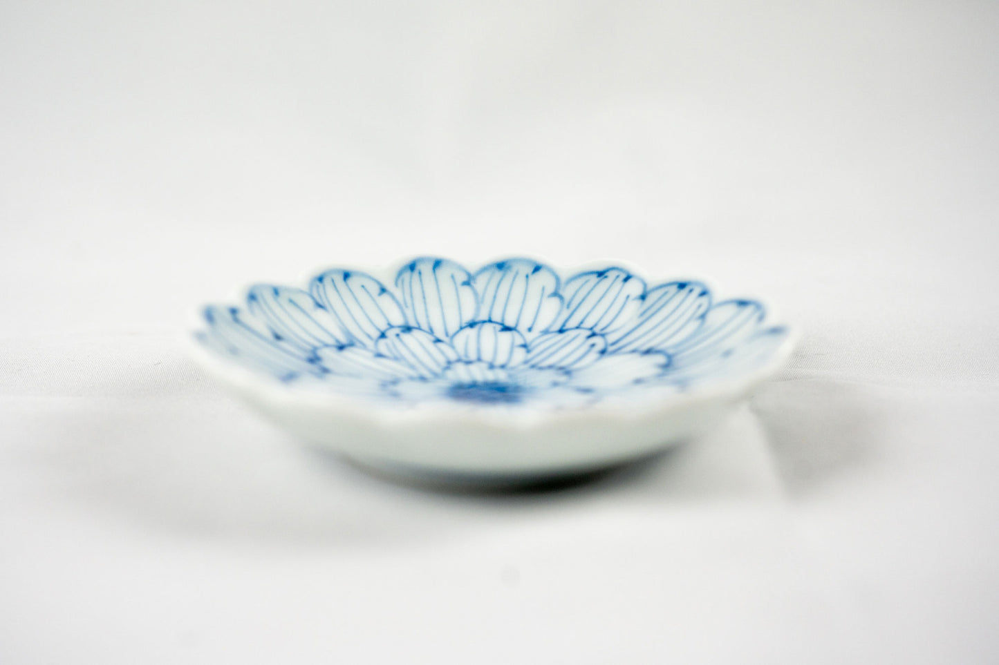 Blue and white peony and chrysanthemum shaped 3 inch small plate