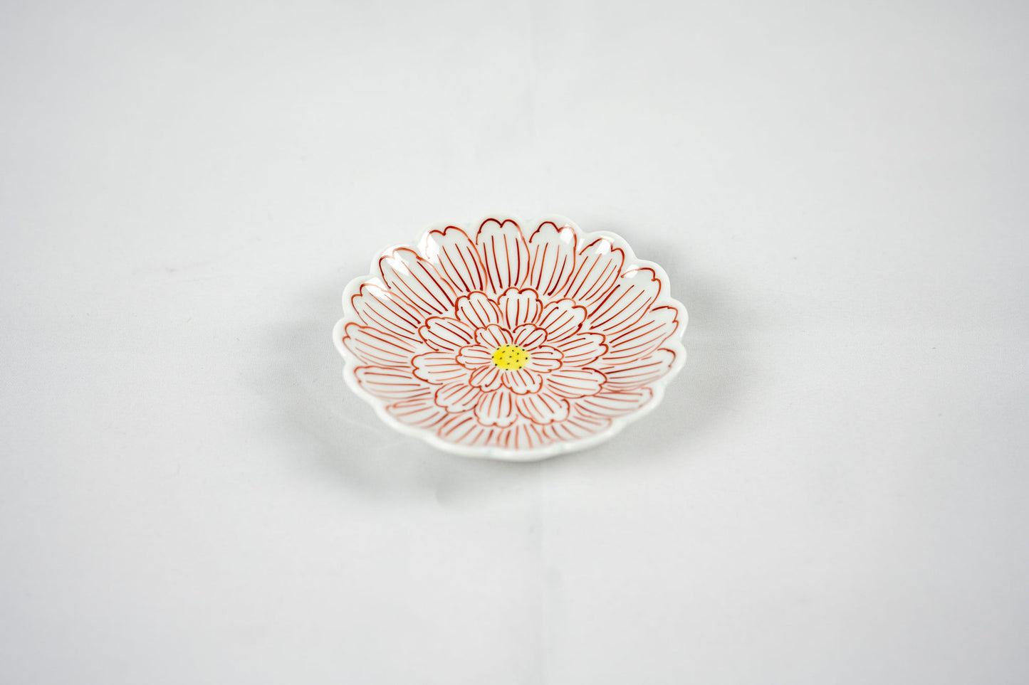 Nishiki peony chrysanthemum shaped 3-inch small plate