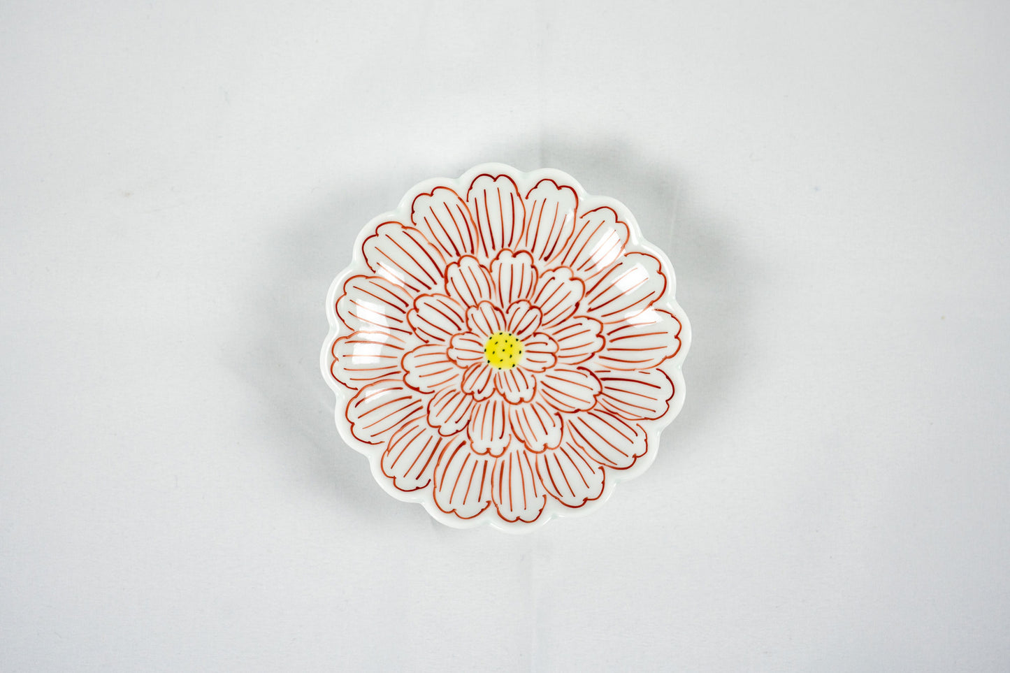 Nishiki peony chrysanthemum shaped 3-inch small plate
