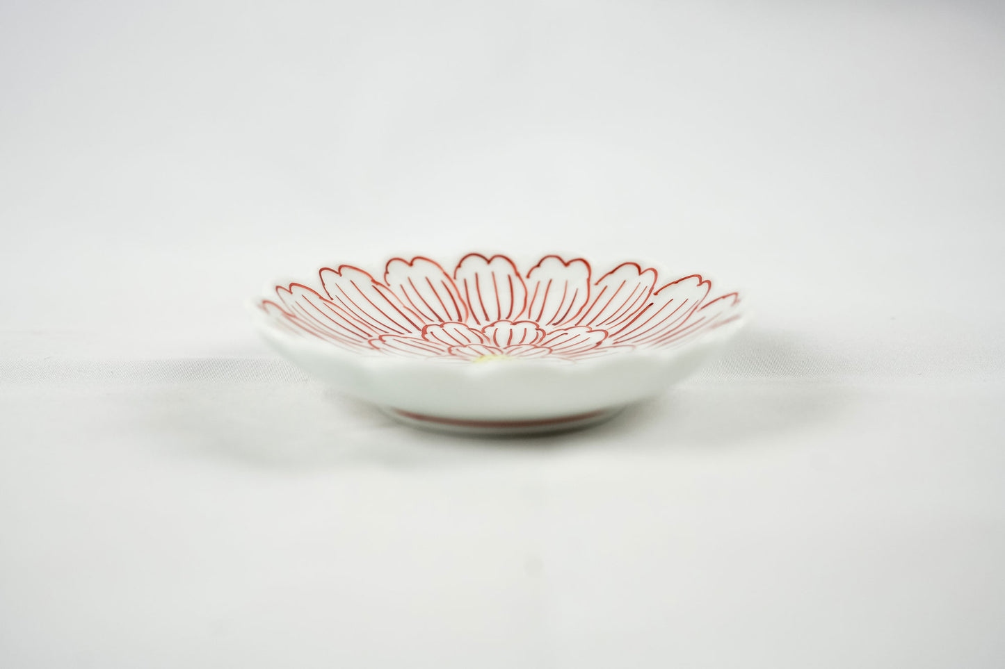 Nishiki peony chrysanthemum shaped 3-inch small plate