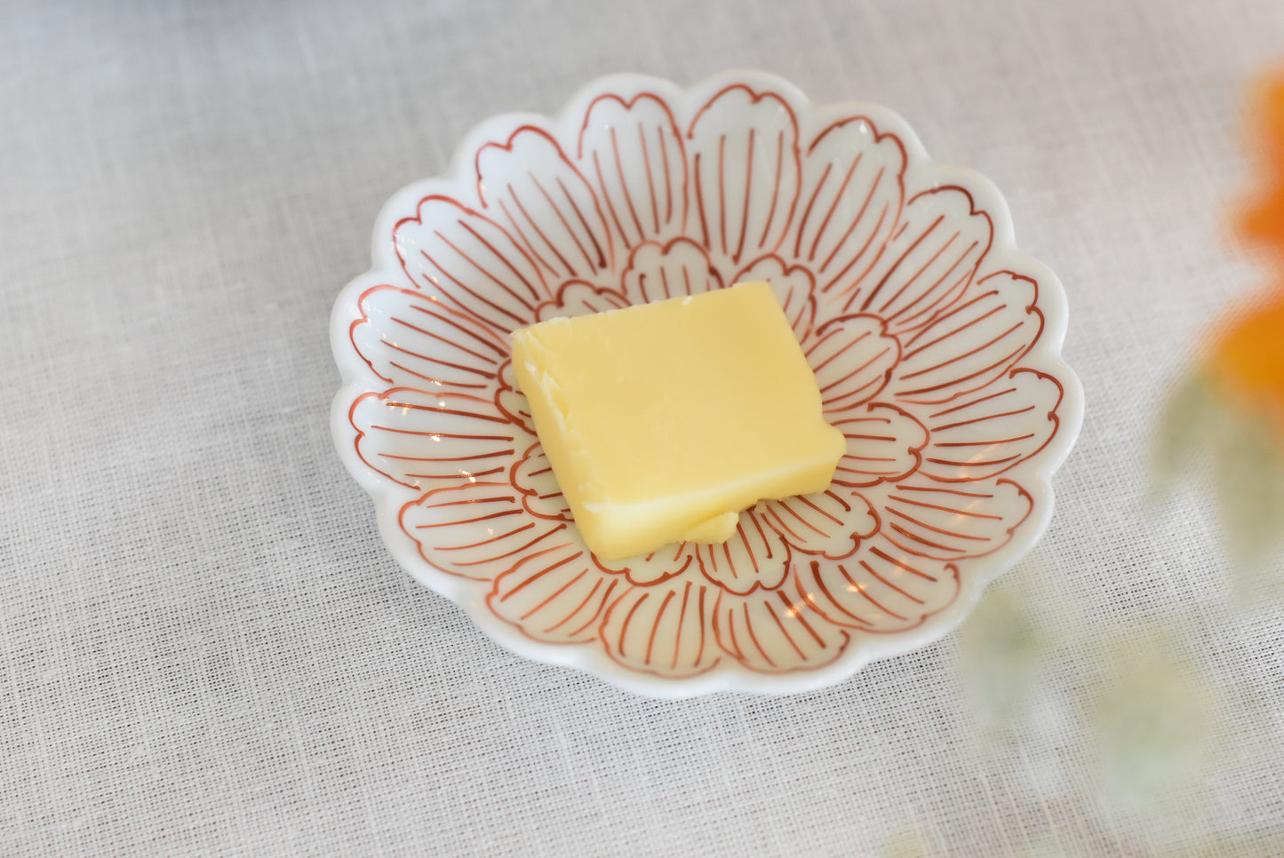 Nishiki peony chrysanthemum shaped 3-inch small plate