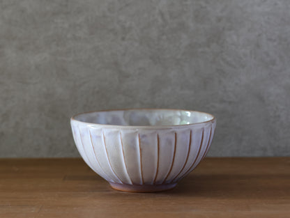 Beveled rice bowl